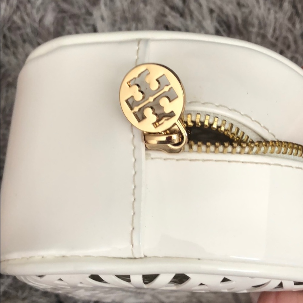 TORY BURCH COSMETIC CASE - Picture 3 of 3